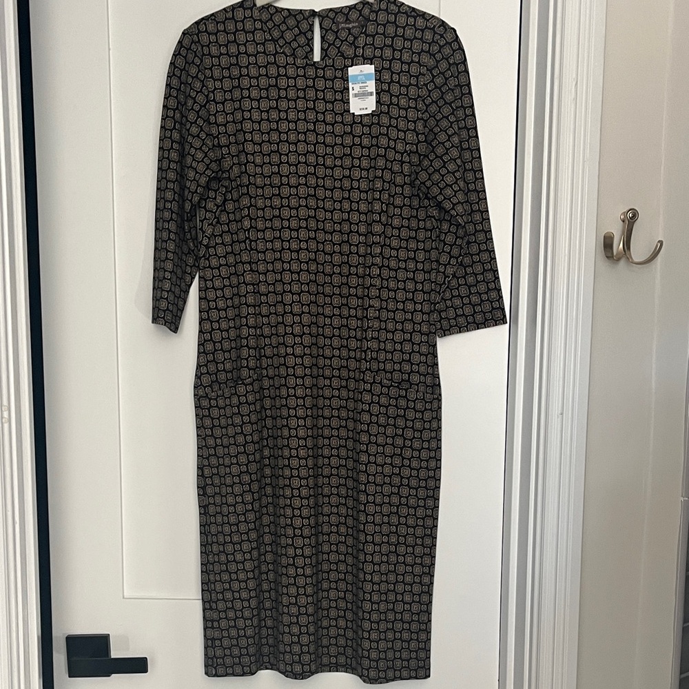 Elegant Black and Gold Patterned Dress